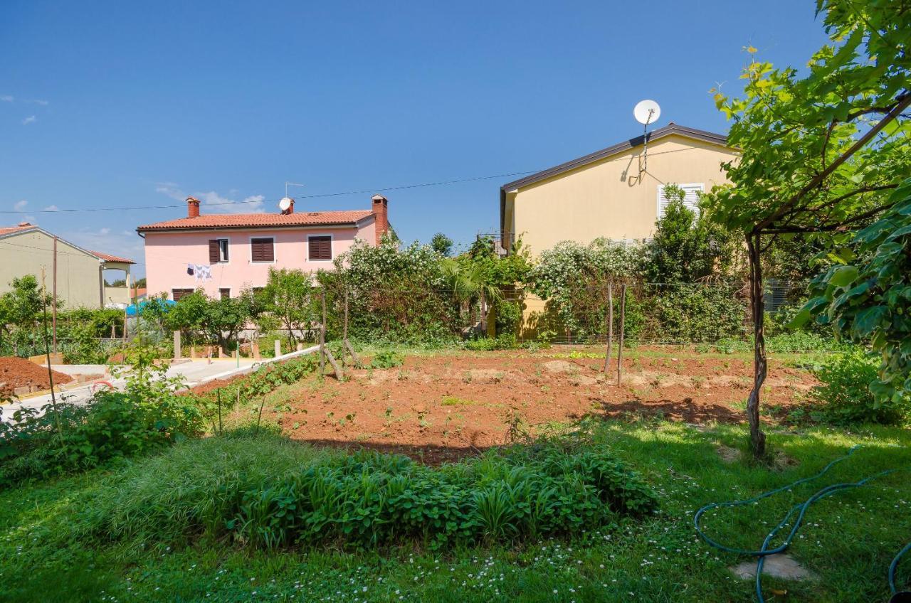 Apartments Milan Пореч Екстер'єр фото