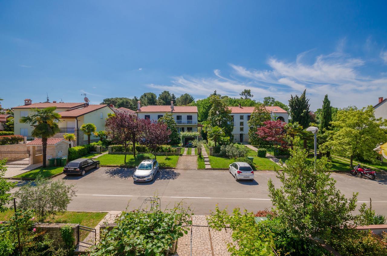 Apartments Milan Пореч Екстер'єр фото