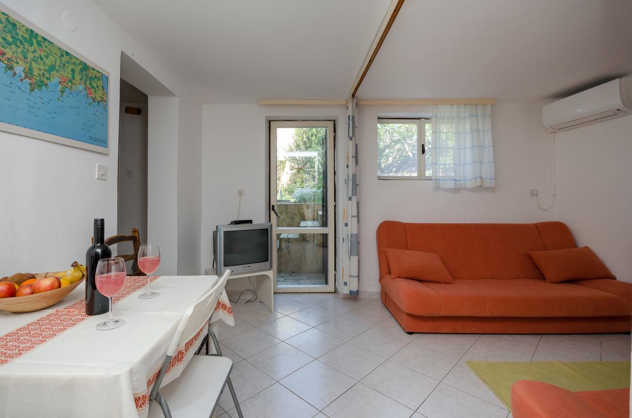 Apartments Milan Пореч Екстер'єр фото